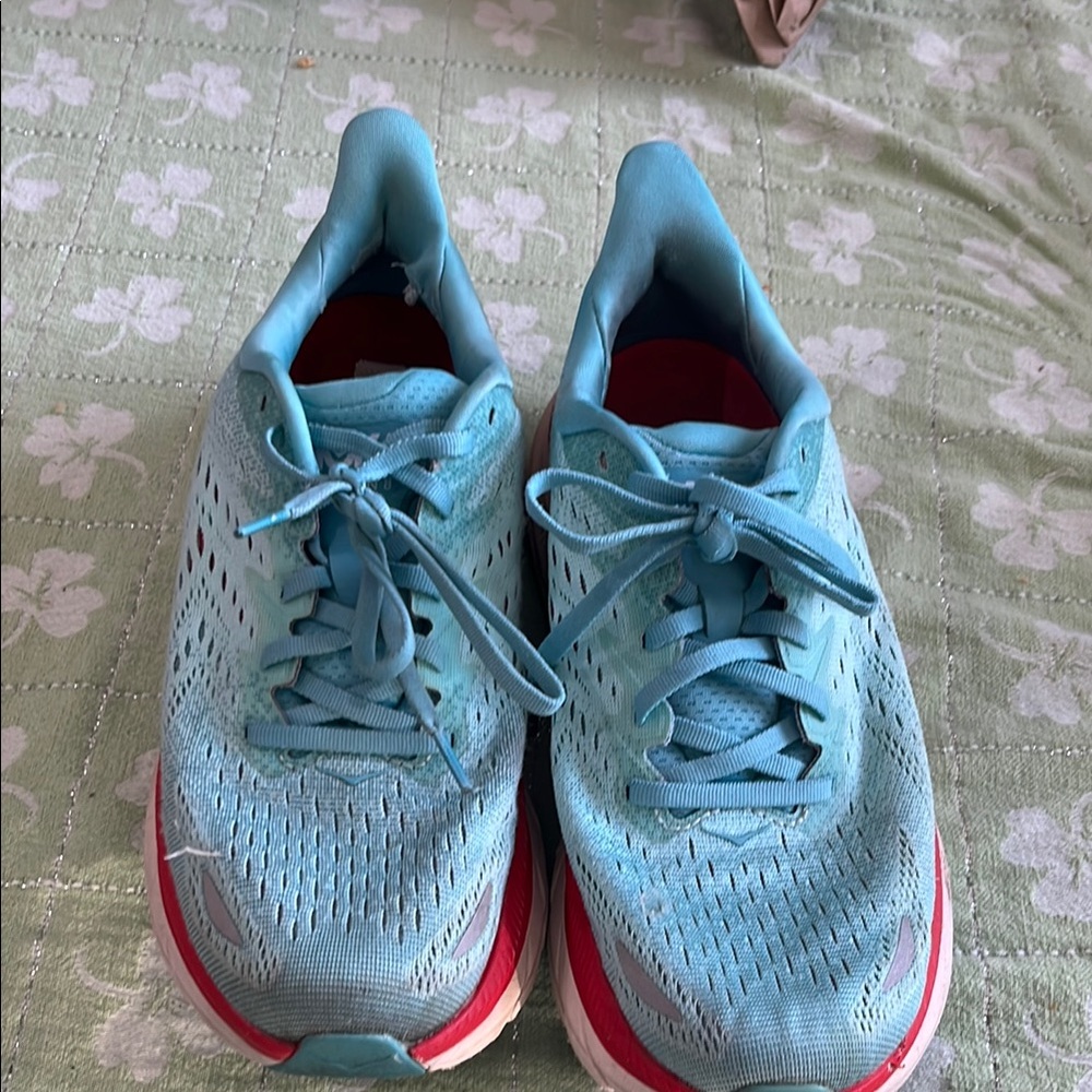 Hoka’s women’s size 8 1/2